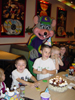 Ник, Вик и Дан с Chuck E. Cheese